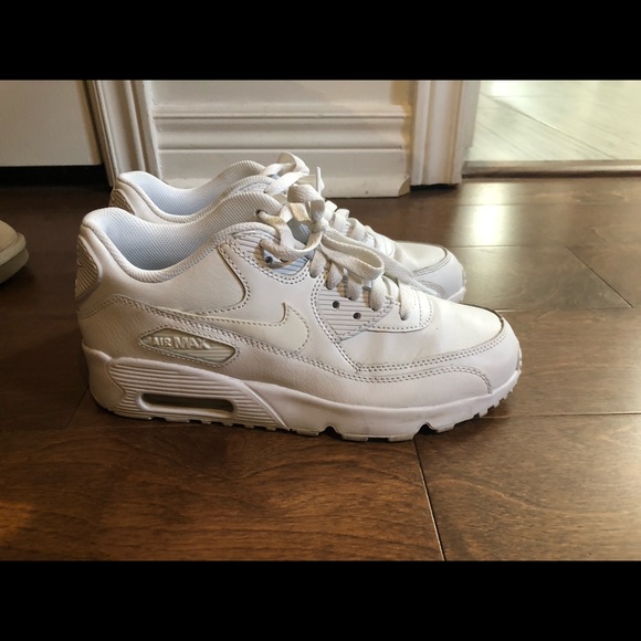 Nike air max shoes in white - Picture 2 of 3